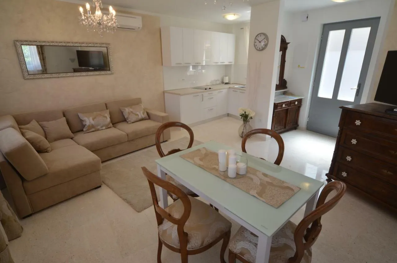 Holiday Home Dora Ровинь