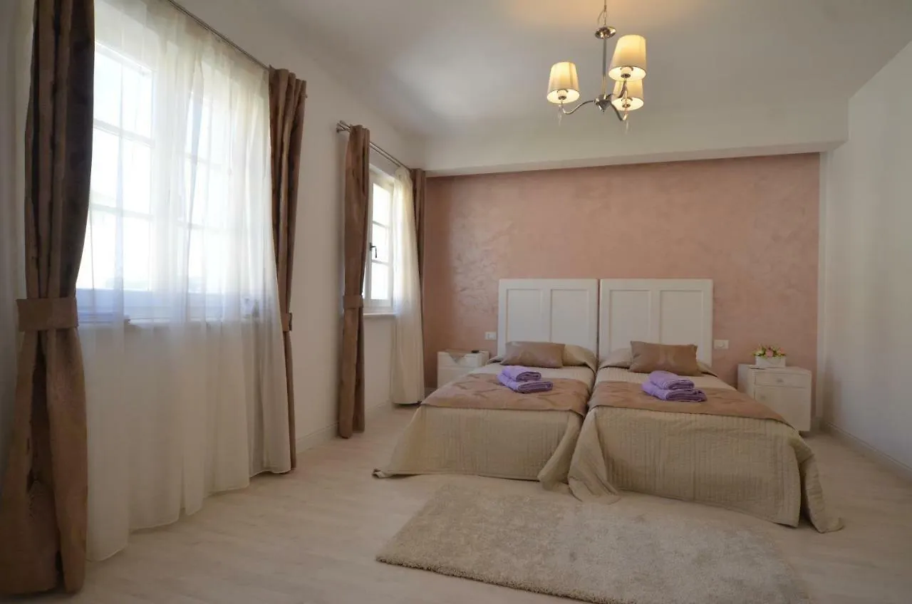 Апартаменты Holiday Home Dora Ровинь
