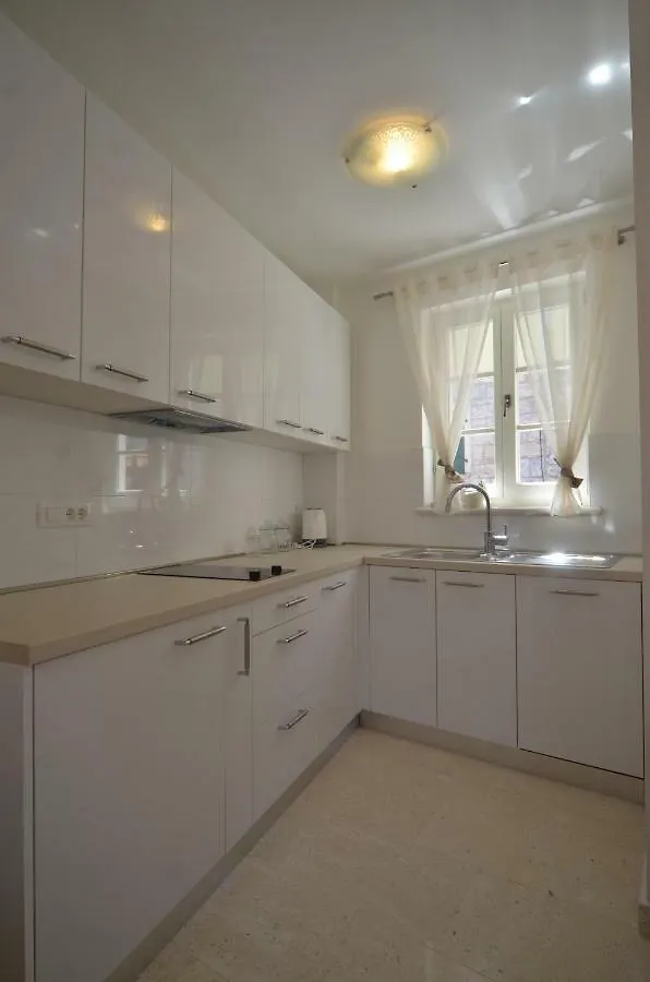 公寓 Holiday Home Dora 罗维尼